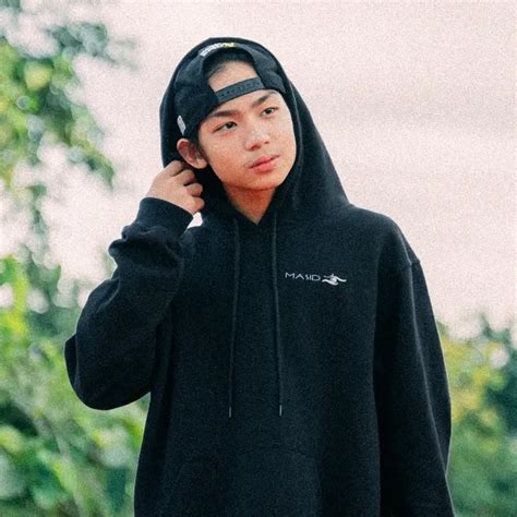 Jeo Ong (@jeremiahongj) .